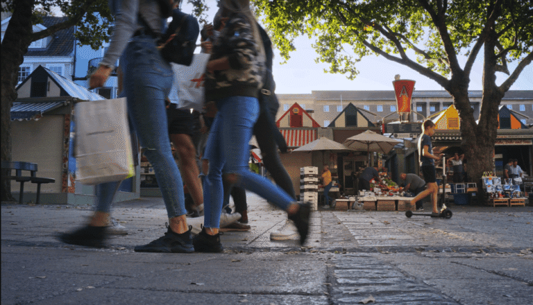 Shoppers in Downtown Charleston on a mild November afternoon